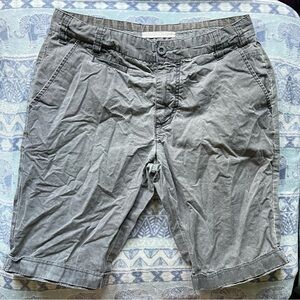 Men’s gray shorts